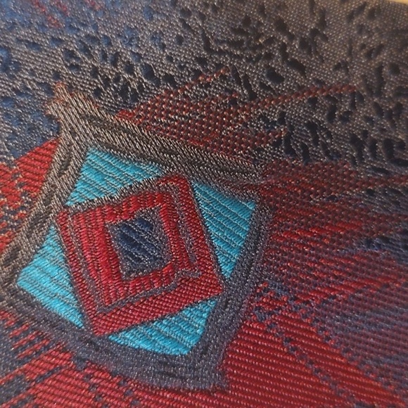 Halston RETRO Silk Texture Geometric Black and Red 4" - Picture 4 of 7